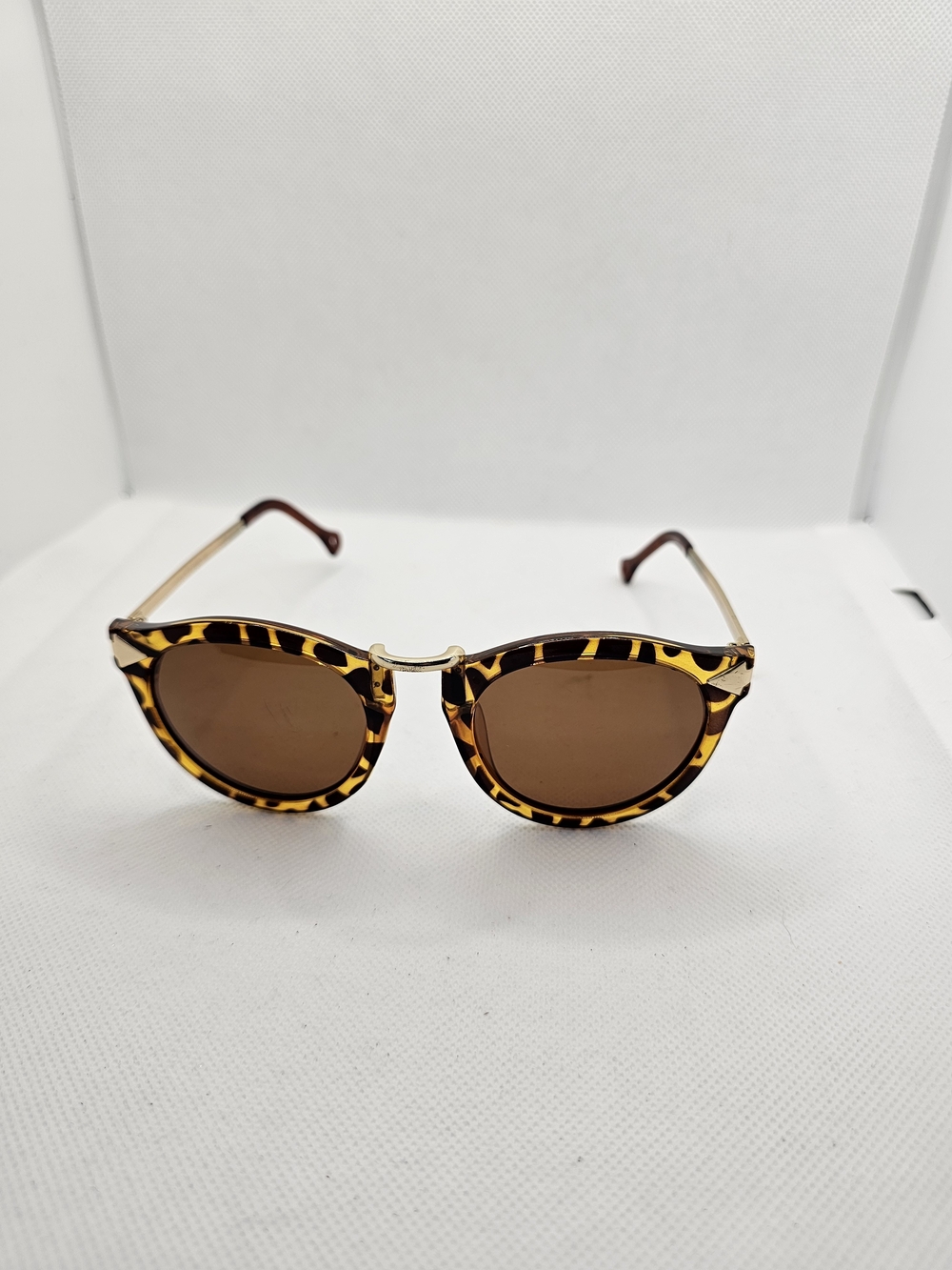 Tortoiseshell Sunglasses with Gold Bridge Italy Design
